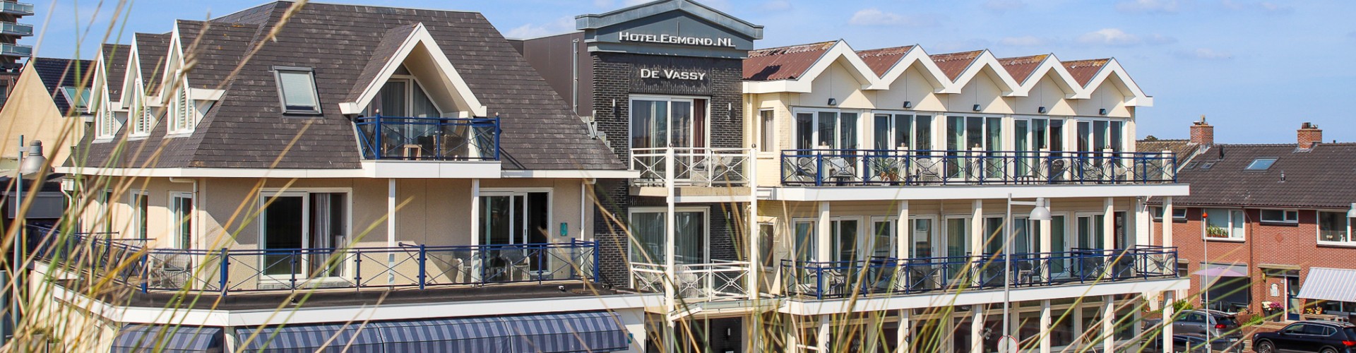 Hotel de Vassy | Voorkant vanuit de duinen